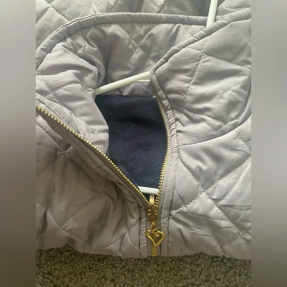 silver gray quilted puffer vest, womens size medium/large warm zip up - Picture 5 of 9